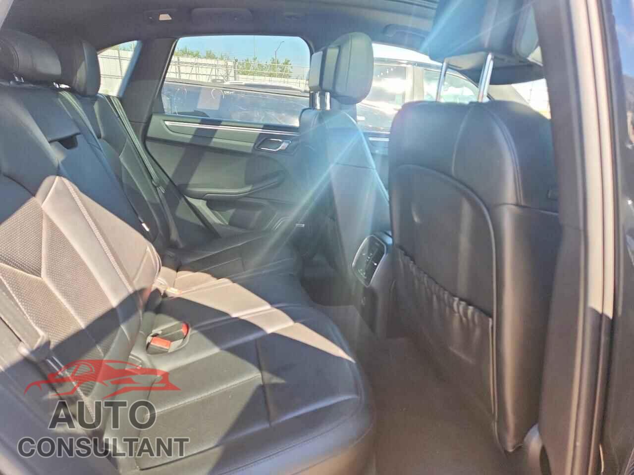 PORSCHE MACAN 2017 - WP1AA2A59HLB07709