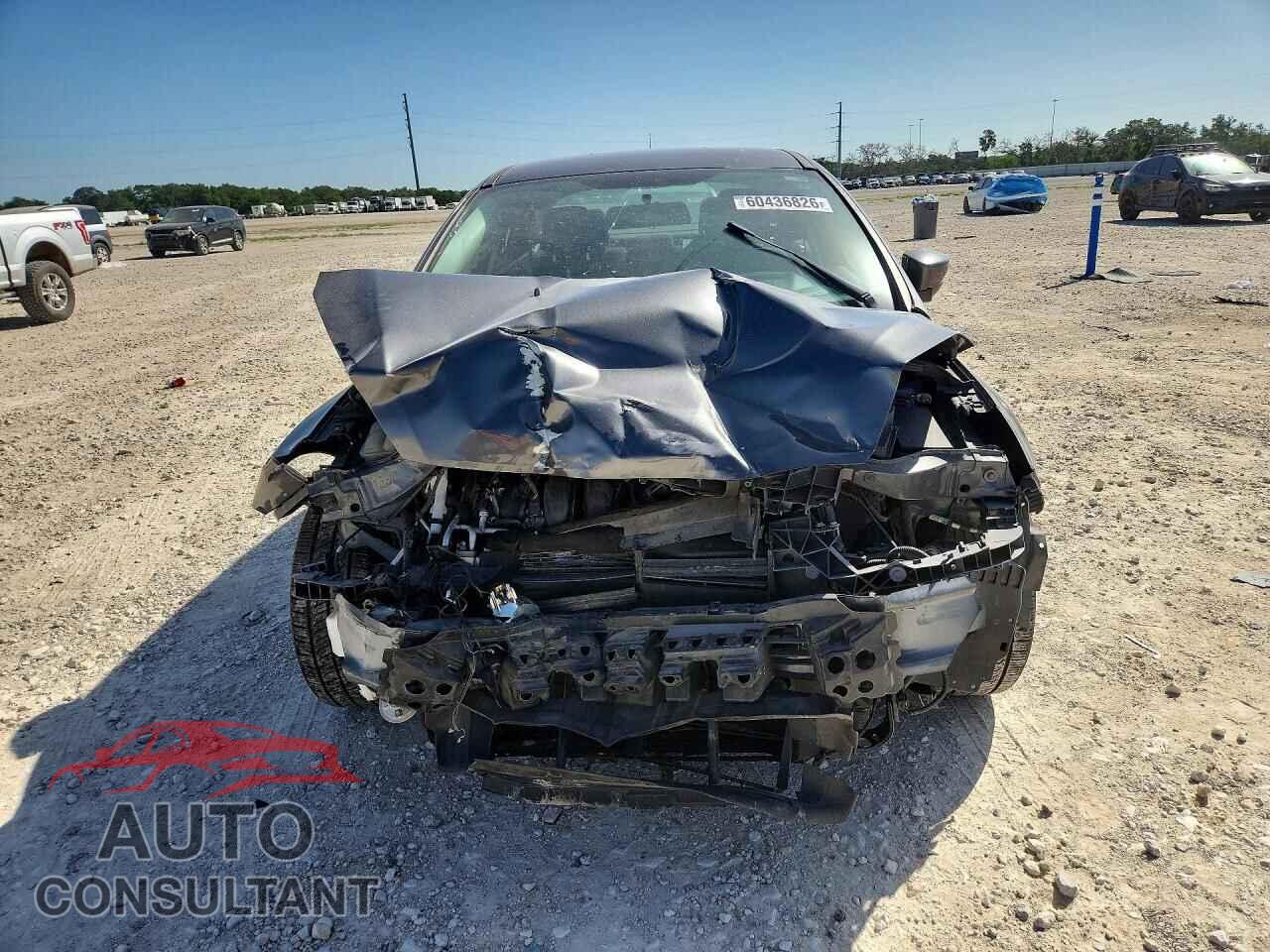 FORD FOCUS 2018 - 1FADP3F2XJL270401