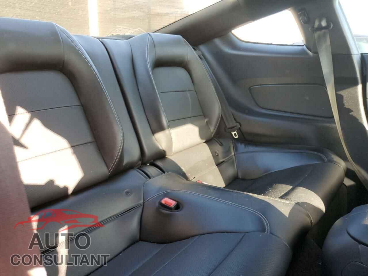 FORD MUSTANG 2018 - 1FA6P8TH1J5117652