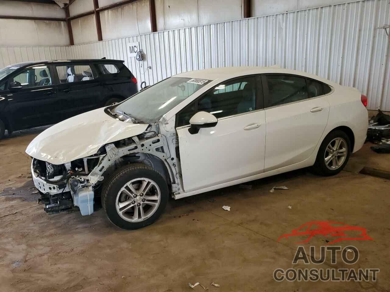 CHEVROLET CRUZE 2018 - 1G1BE5SM0J7180749