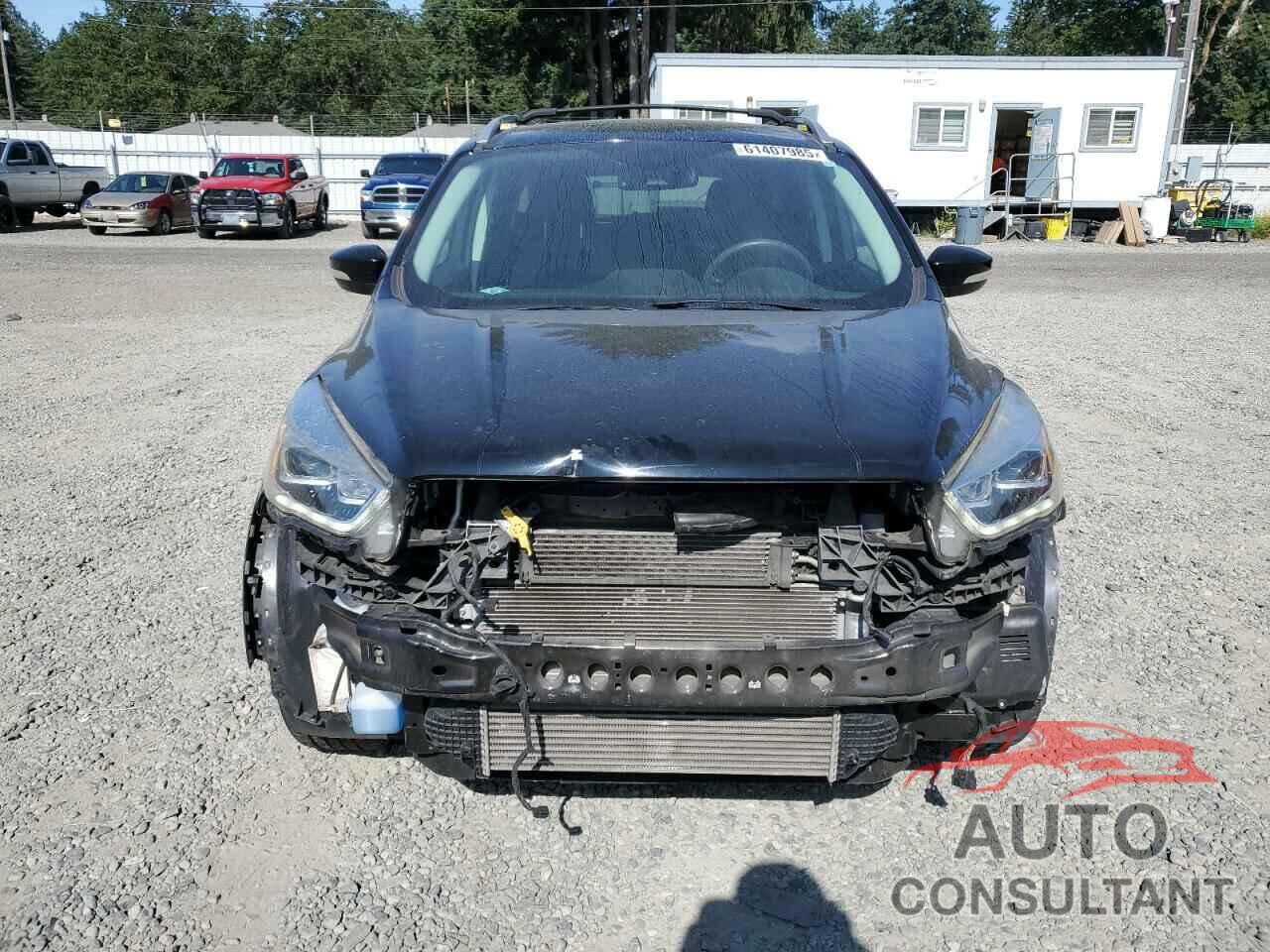 FORD ESCAPE 2017 - 1FMCU9J90HUD93954