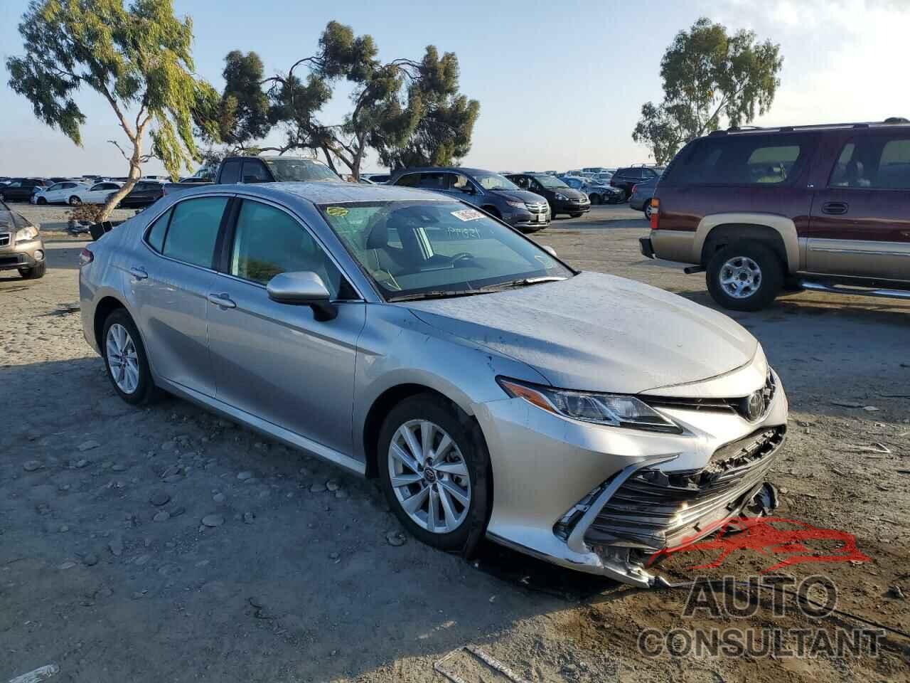 TOYOTA CAMRY 2022 - 4T1C11AK5NU650874