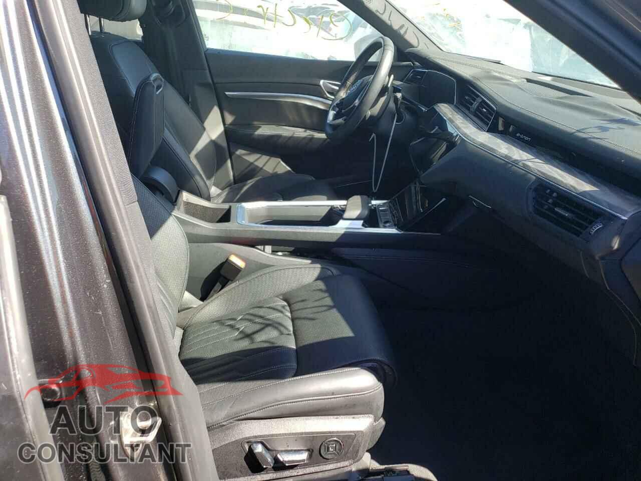 AUDI E-TRON 2019 - WA1VAAGEXKB007114