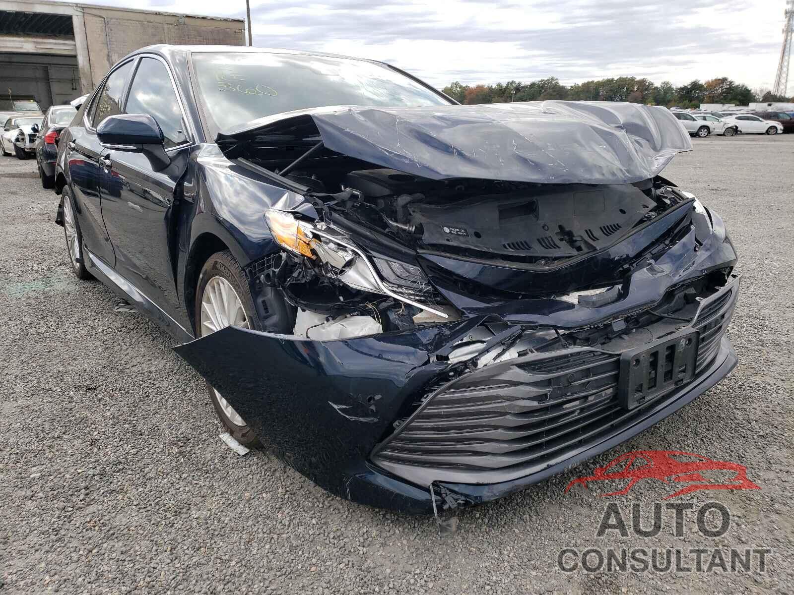 TOYOTA CAMRY 2018 - 4T1B11HK3JU506767