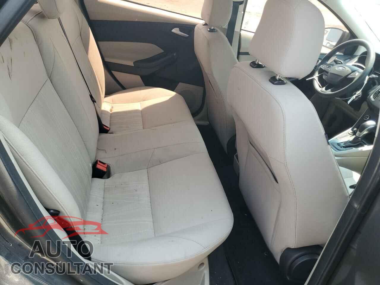 FORD FOCUS 2015 - 1FADP3F29FL240247