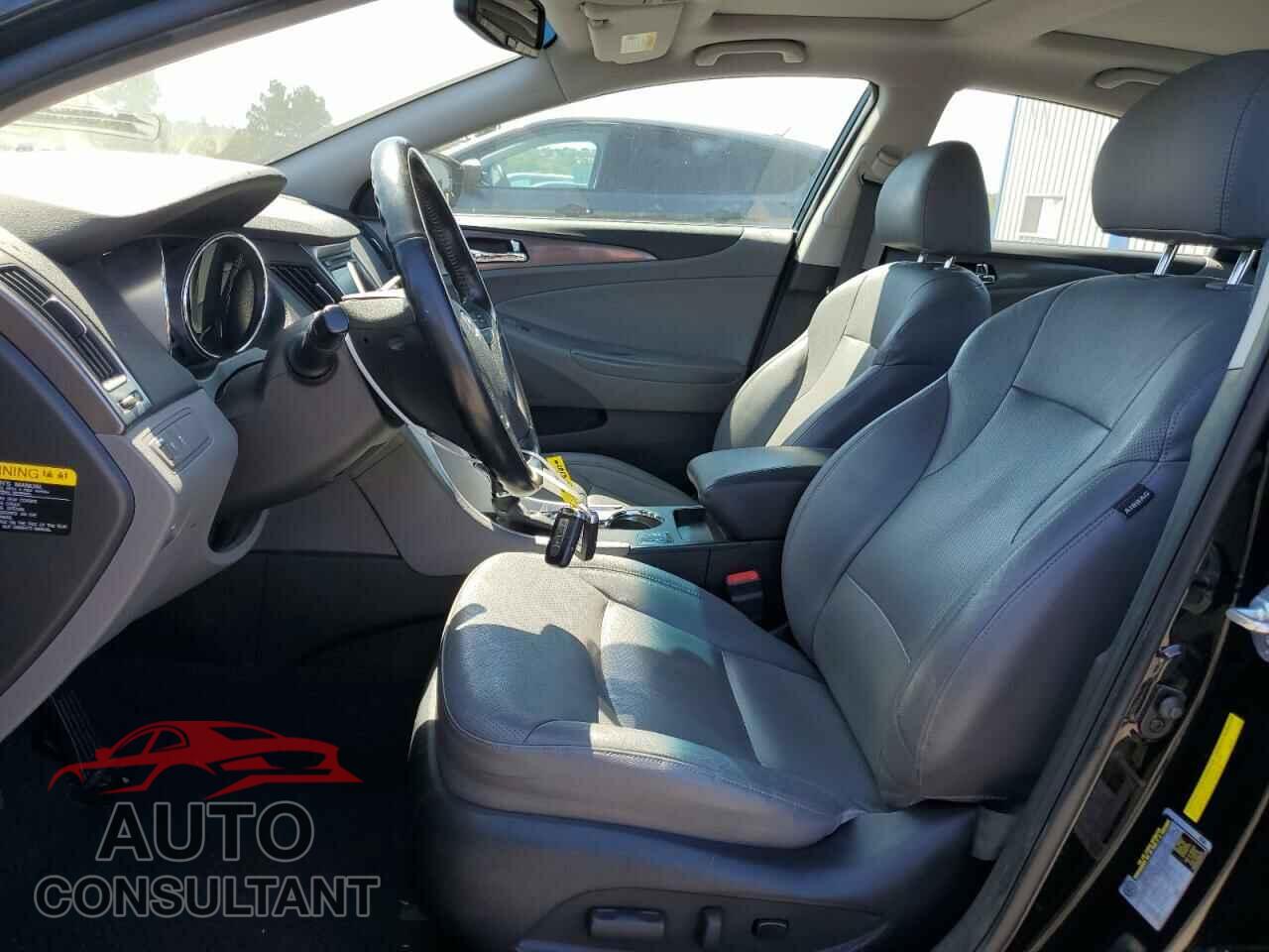 HYUNDAI SONATA 2013 - KMHEC4A41DA076747