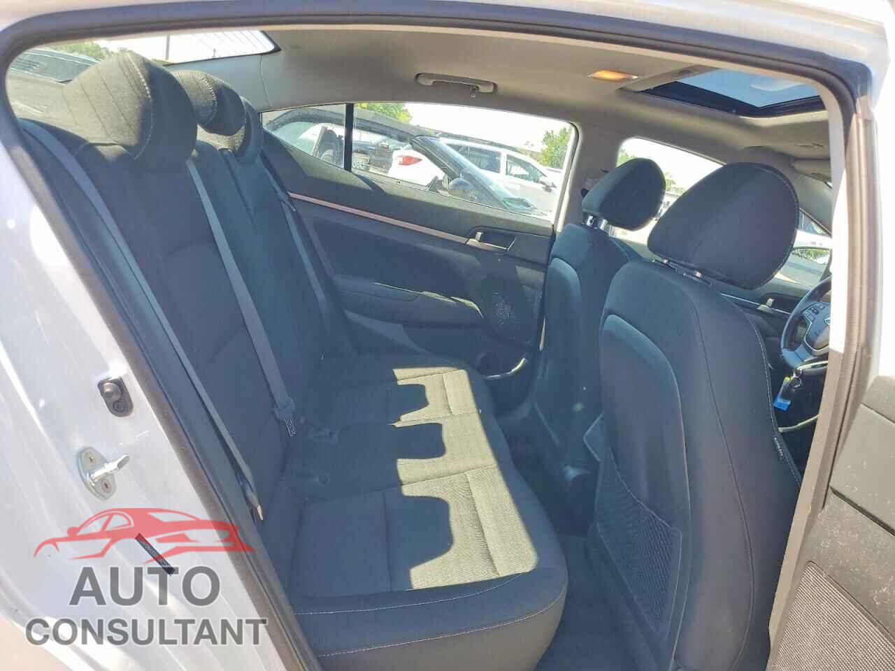 HYUNDAI ELANTRA 2018 - 5NPD84LF0JH347320