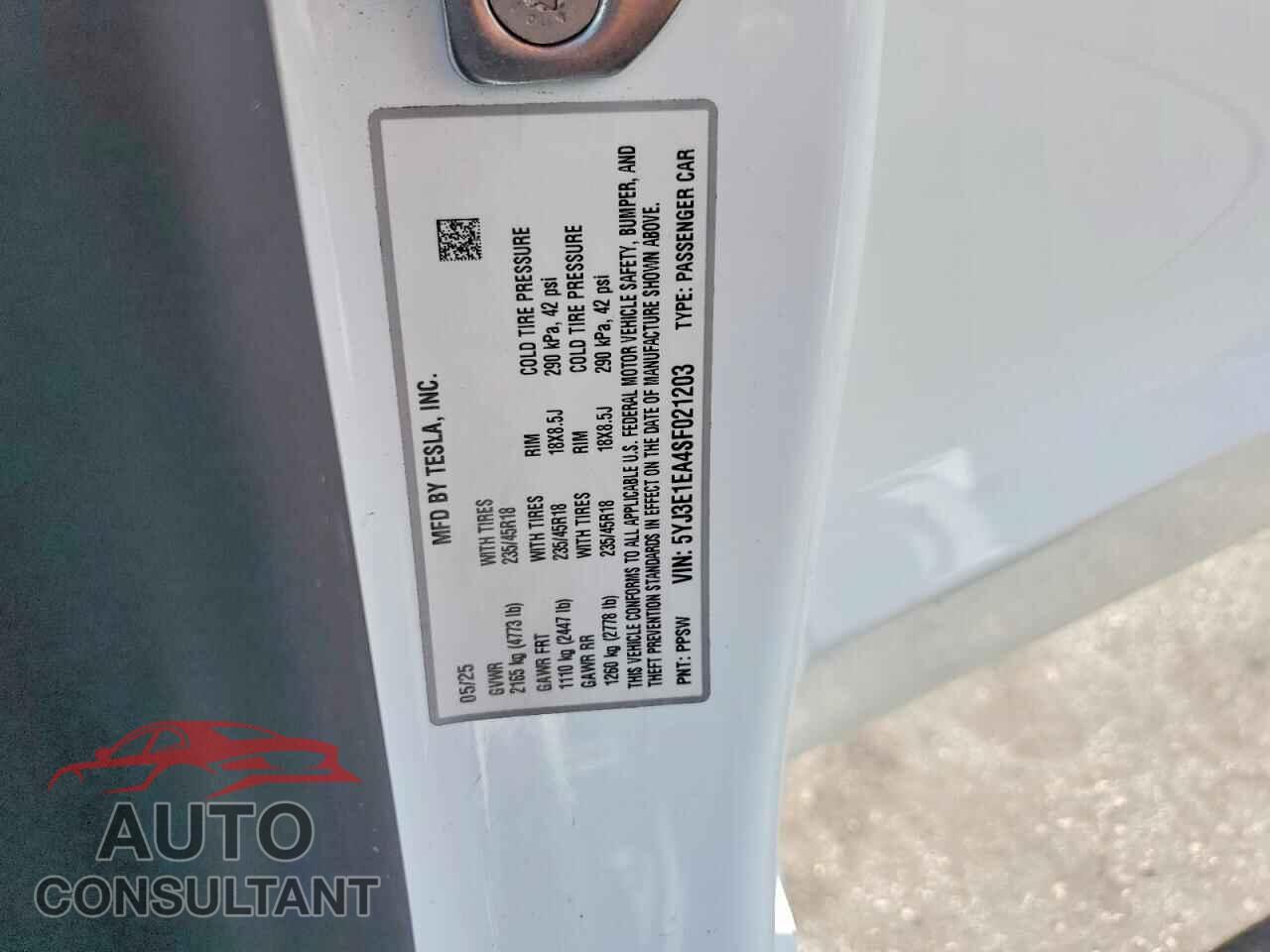 TESLA MODEL 3 2025 - 5YJ3E1EA4SF021203