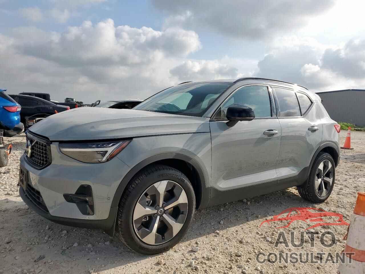 VOLVO XC40 PLUS 2025 - YV4L12UC3S2592377