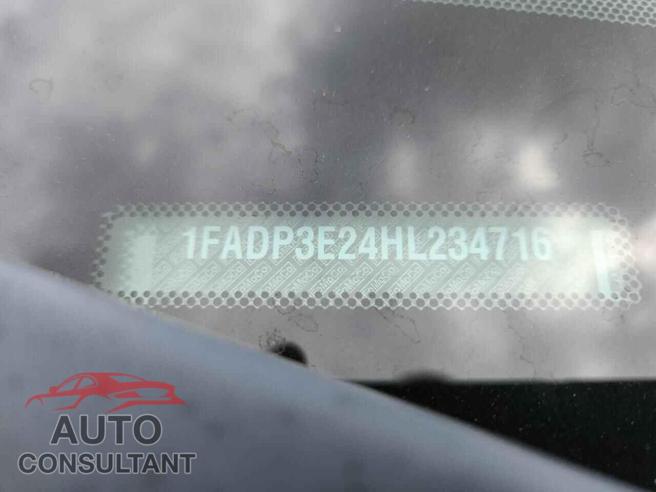 FORD FOCUS 2017 - 1FADP3E24HL234716
