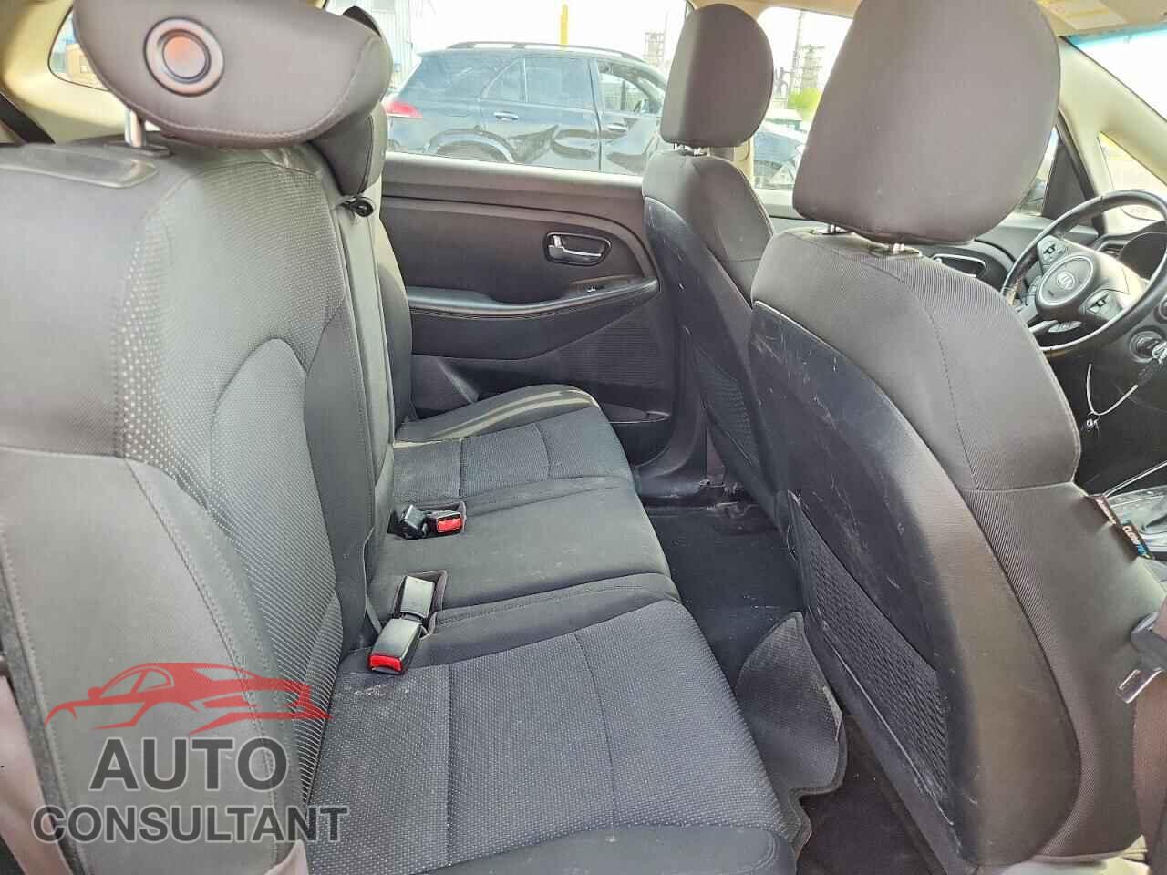 KIA RONDO 2016 - KNAHT8A33G7132122