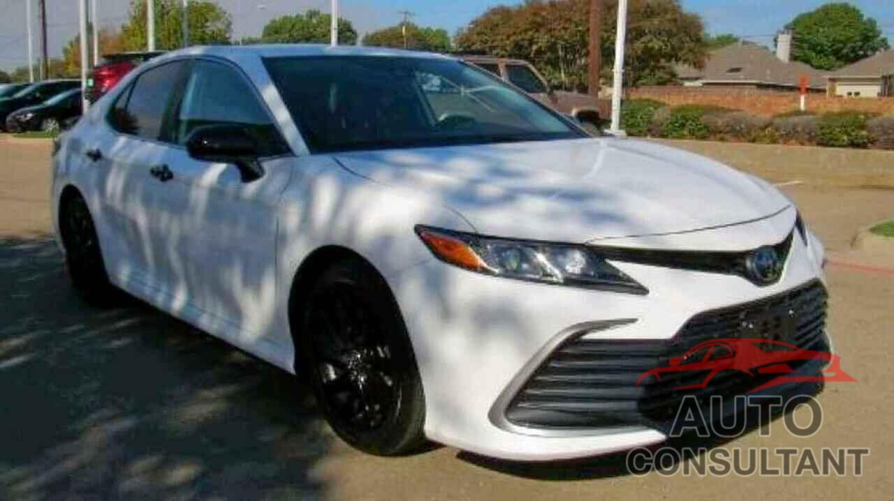 TOYOTA CAMRY 2022 - 4T1C11AK3NU705001