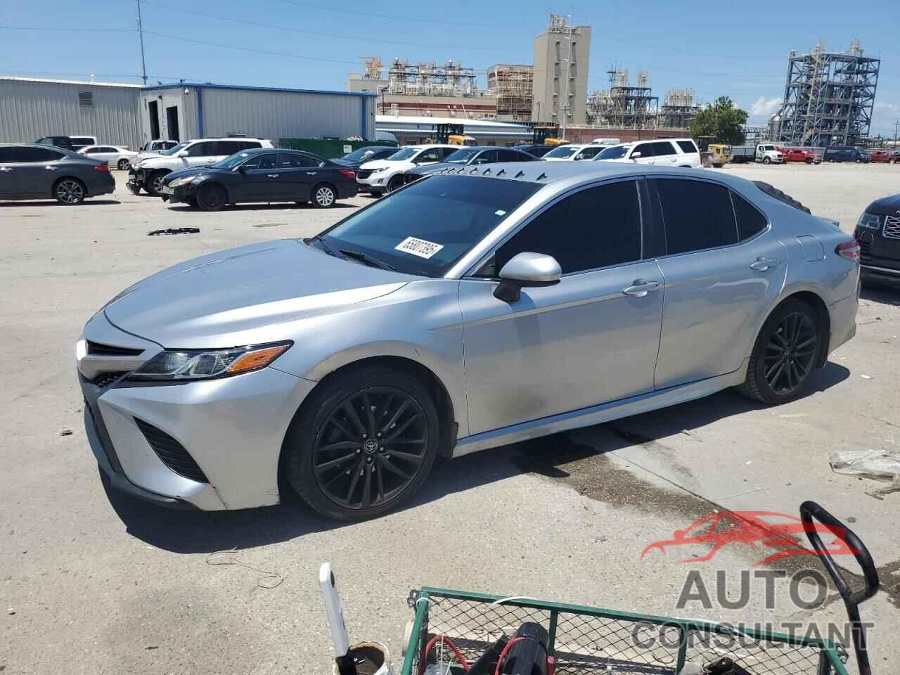 TOYOTA CAMRY 2018 - 4T1B11HK2JU053127