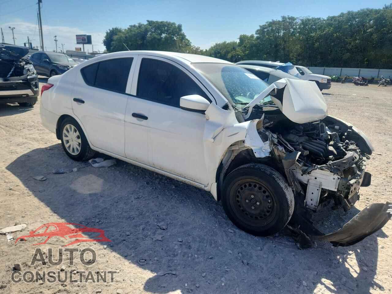 NISSAN VERSA 2019 - 3N1CN7AP1KL816632