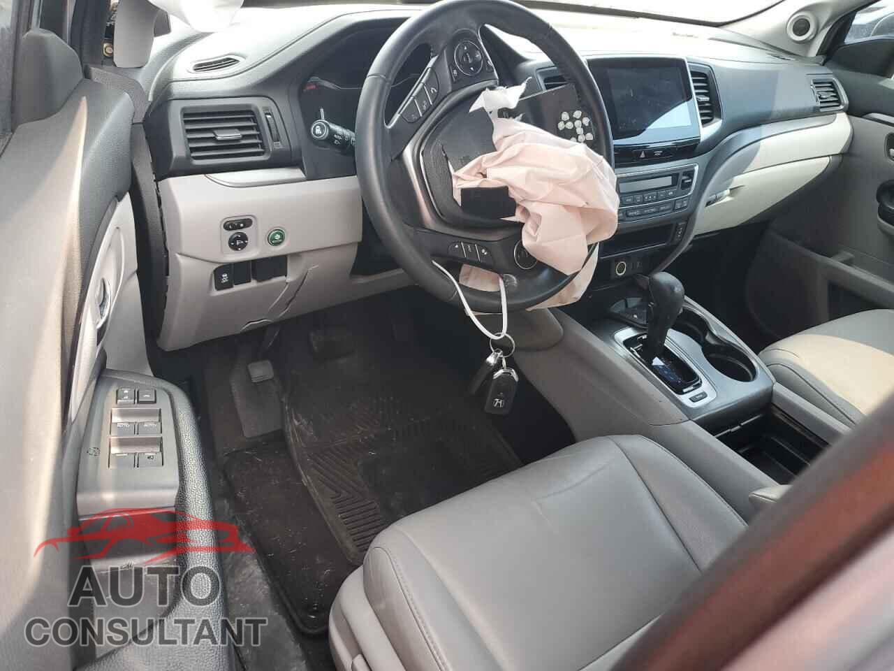 HONDA PILOT 2017 - 5FNYF5H52HB028720