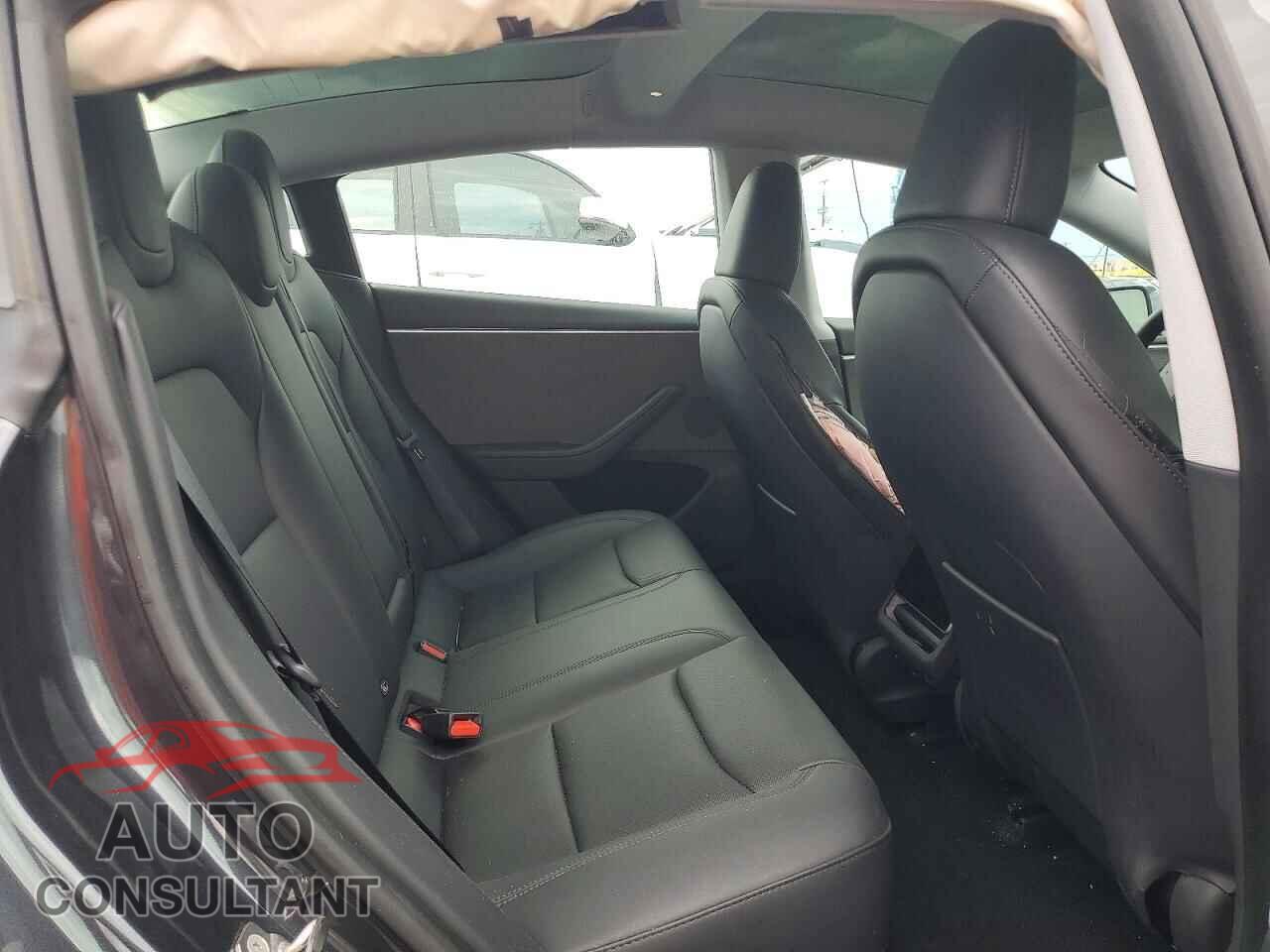 TESLA MODEL 3 2024 - 5YJ3E1EA3RF744843