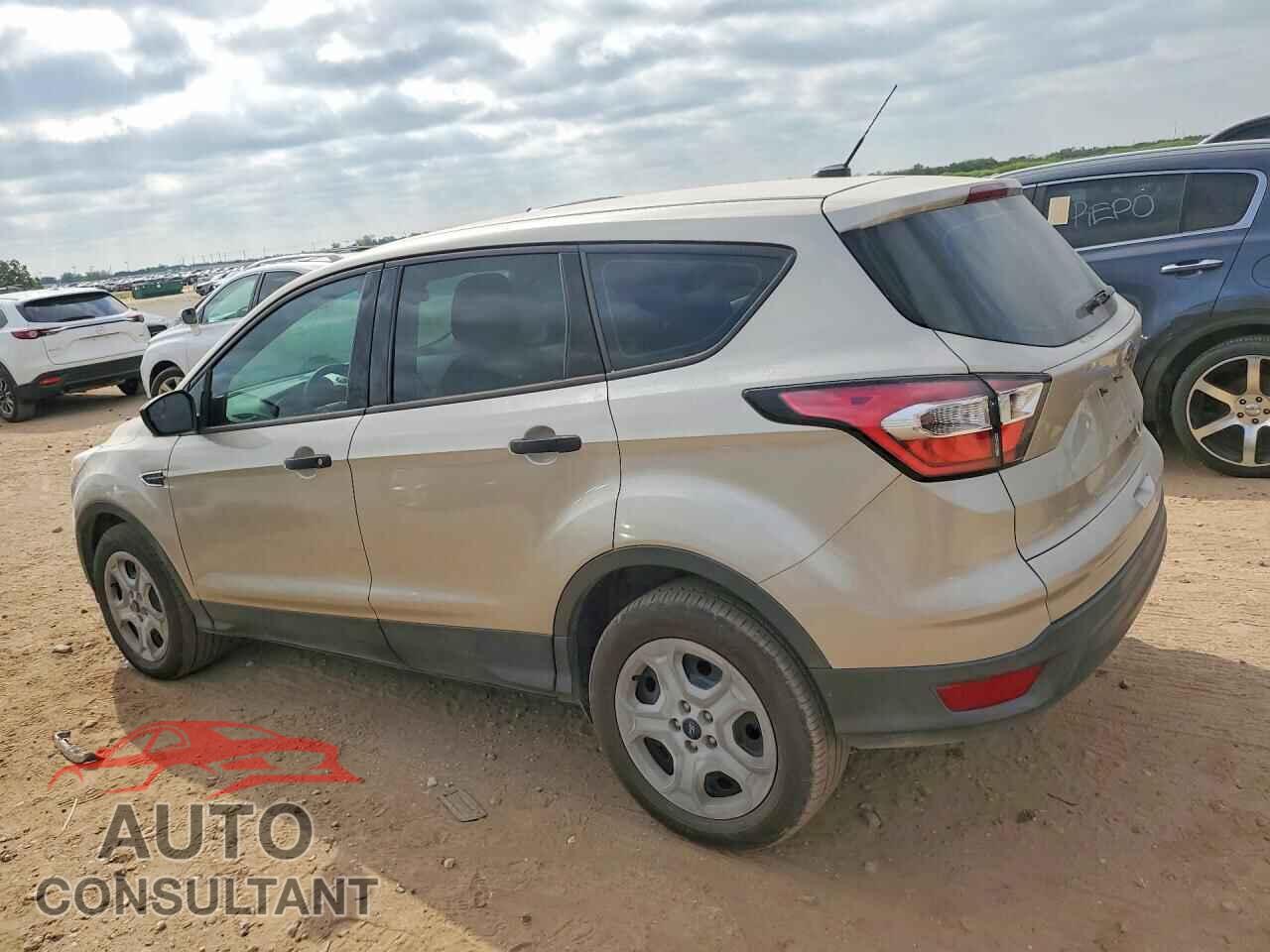 FORD ESCAPE 2017 - 1FMCU0F70HUC00320