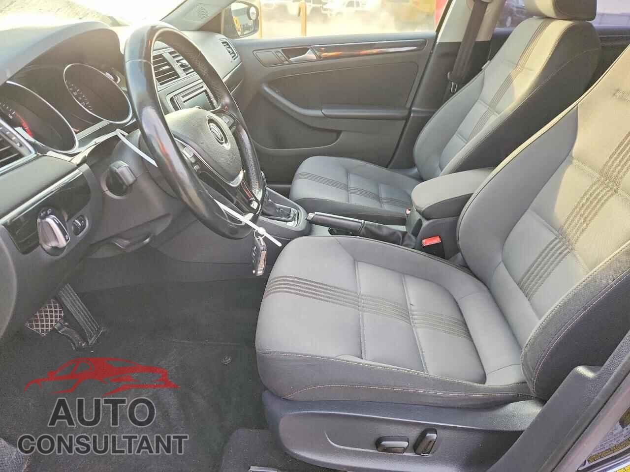 VOLKSWAGEN JETTA 2017 - 3VWDB7AJ7HM387471