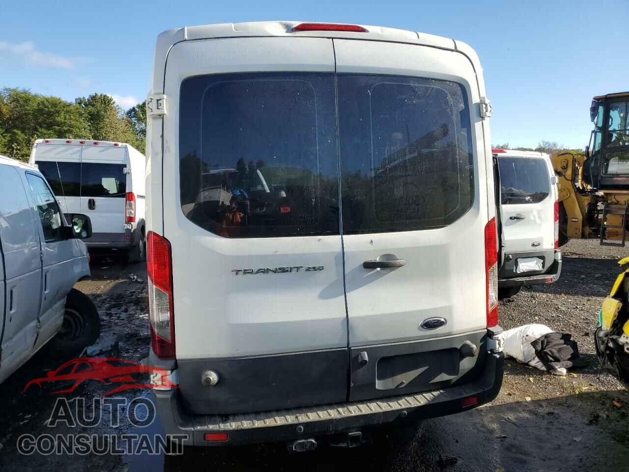 FORD TRANSIT 2017 - 1FTYR2CM6HKA64711