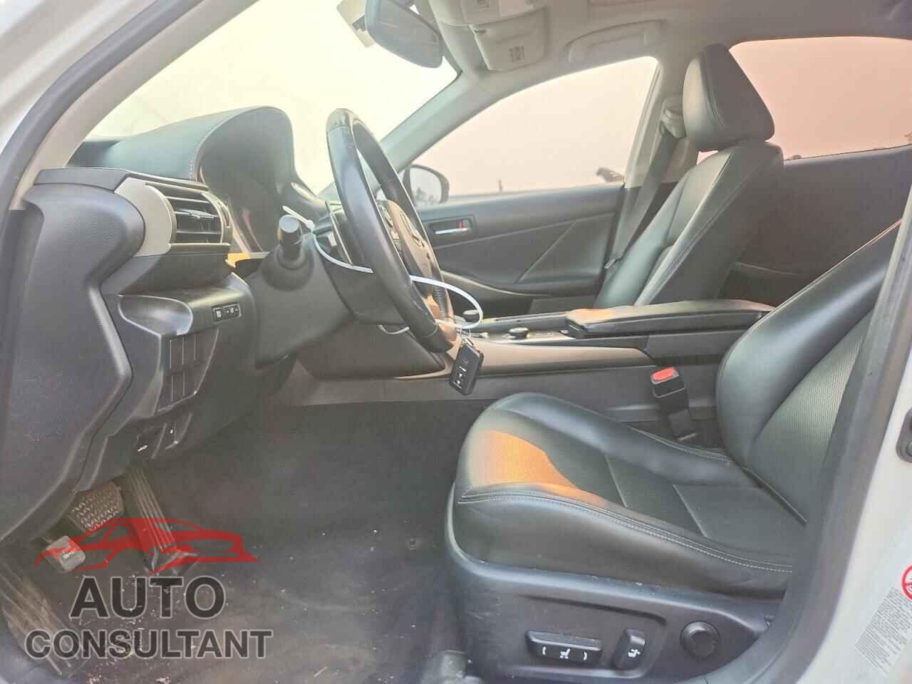 LEXUS IS 2014 - JTHBF1D29E5024511