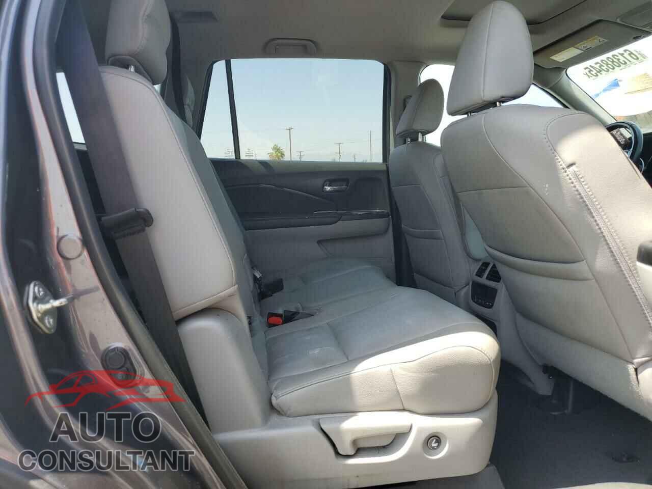 HONDA PILOT 2017 - 5FNYF5H54HB031750