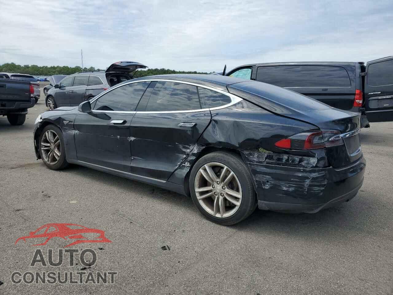 TESLA MODEL S 2015 - 5YJSA1E13FF111052