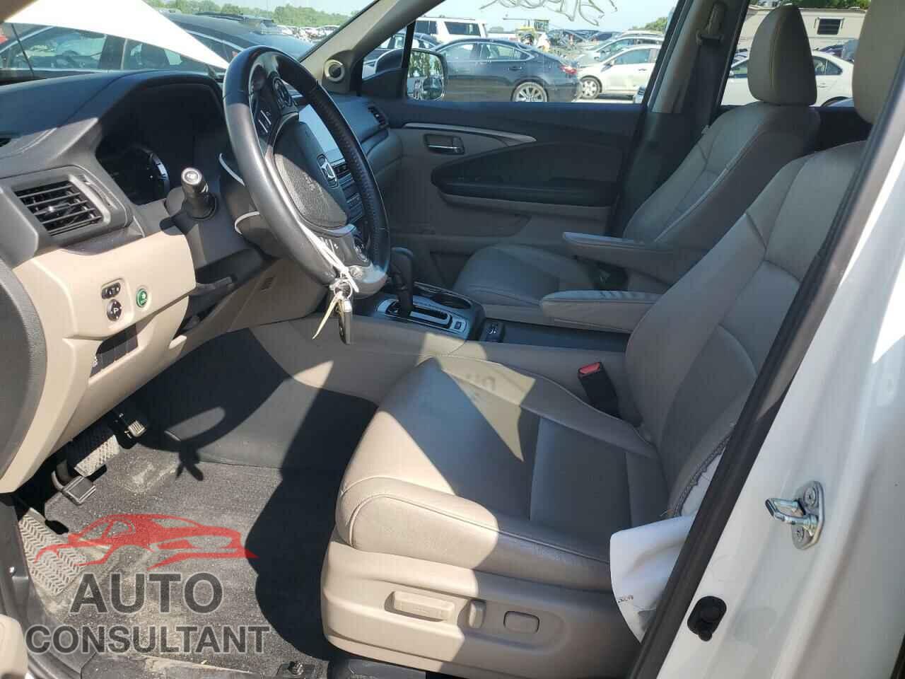 HONDA PILOT 2017 - 5FNYF6H50HB067005