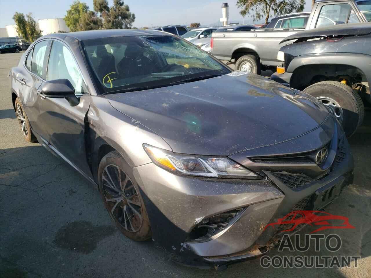 TOYOTA CAMRY 2018 - 4T1B11HK8JU654462