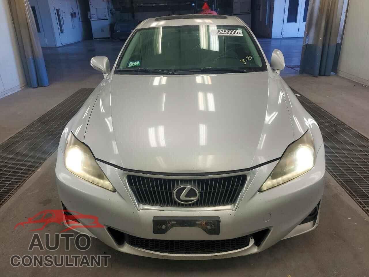 LEXUS IS 2011 - JTHBF5C23B5156670