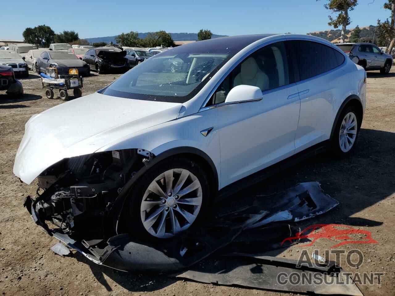 TESLA MODEL X 2018 - 5YJXCAE27JF141043