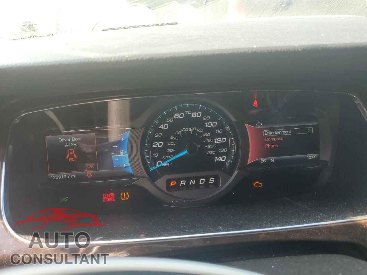 FORD TAURUS 2017 - 1FAHP2F85HG111868