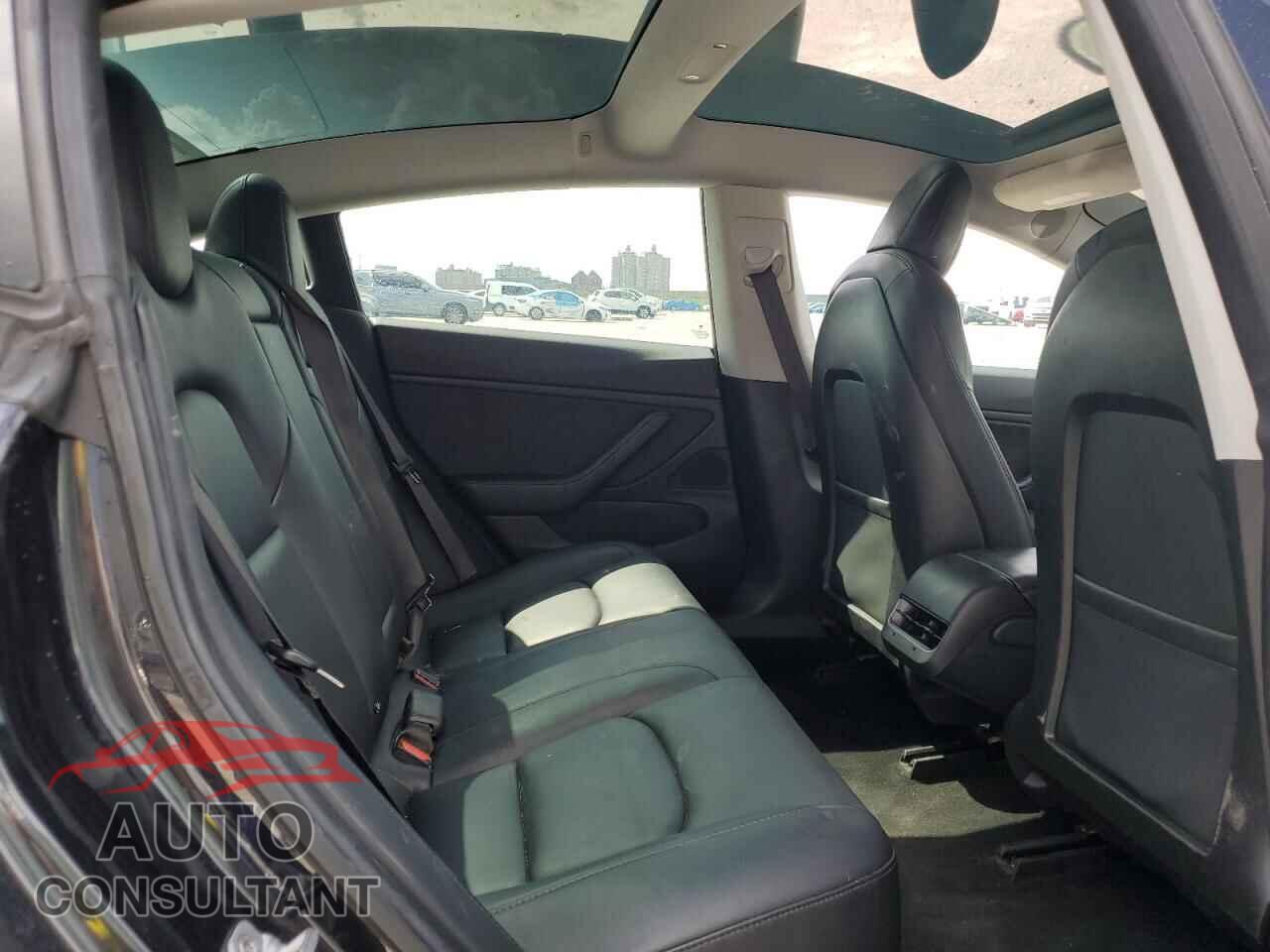 TESLA MODEL 3 2018 - 5YJ3E1EB7JF109377
