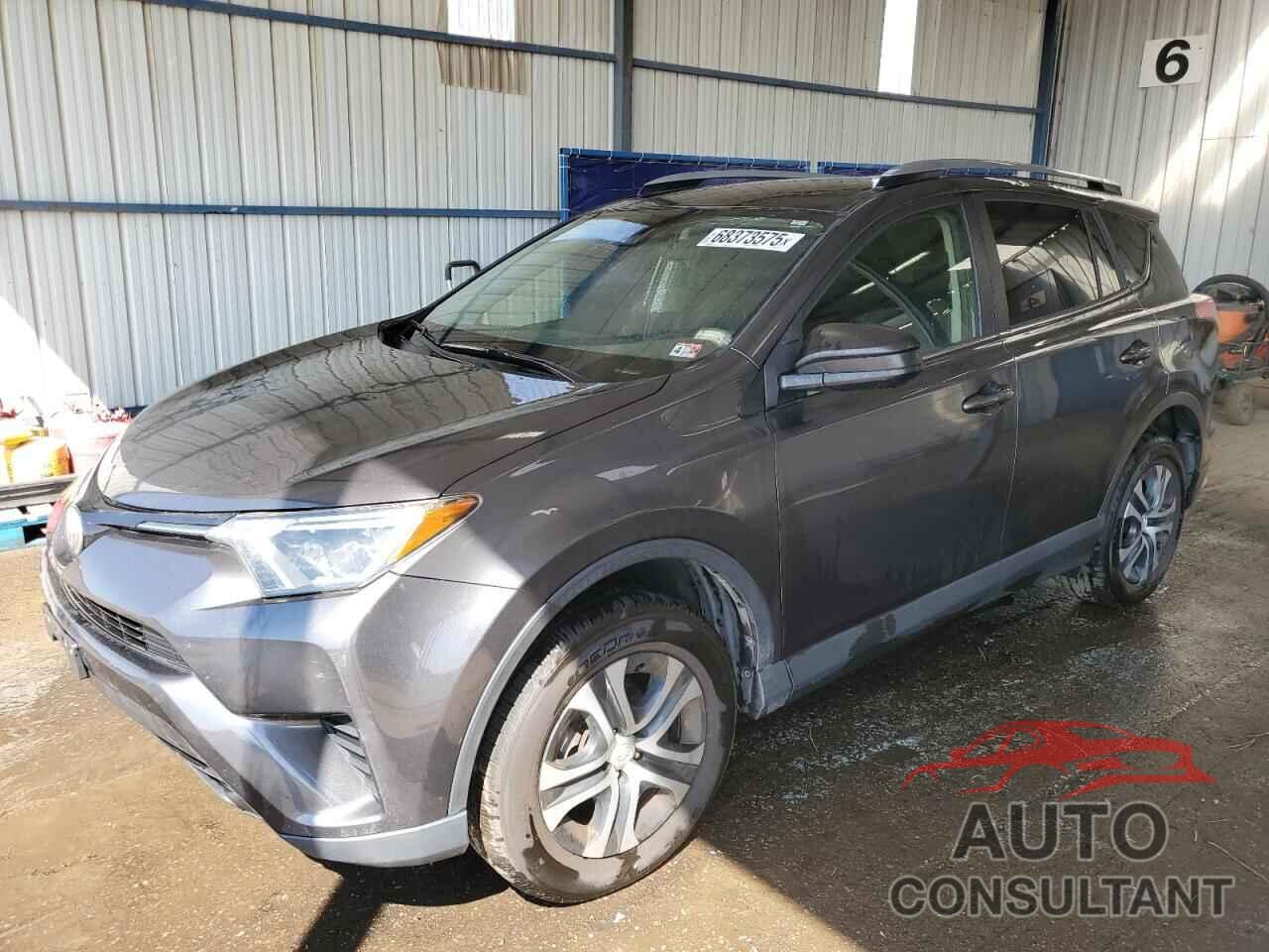 TOYOTA RAV4 2017 - JTMBFREV5HJ709173