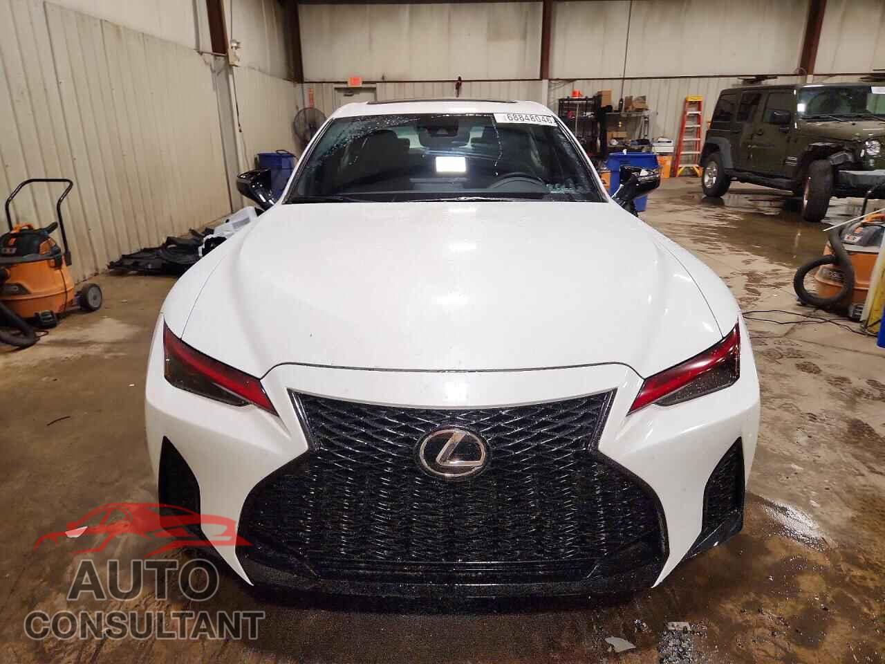 LEXUS IS 2025 - JTHGZ1E23S5042543