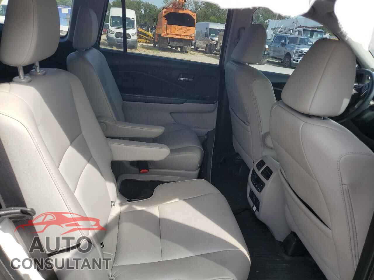 HONDA PILOT 2019 - 5FNYF6H68KB001897