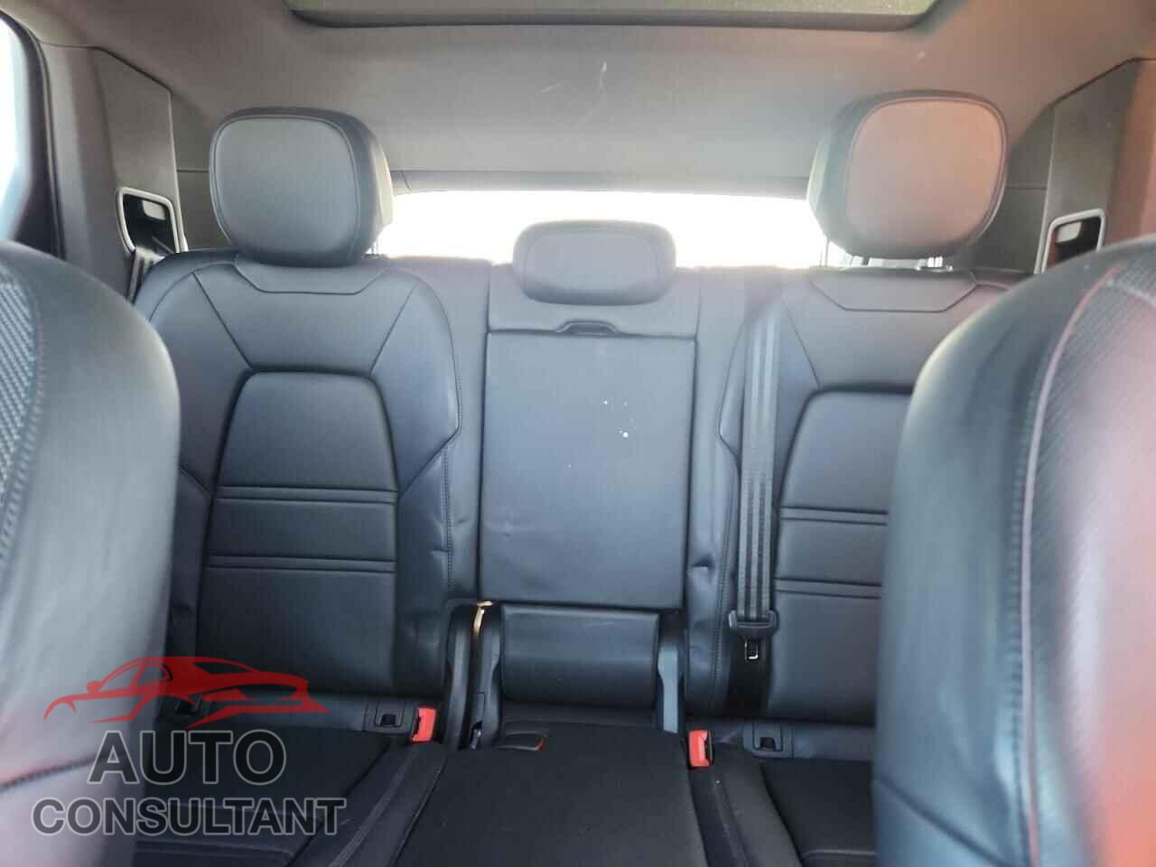 PORSCHE CAYENNE 2019 - WP1AA2AY2KDA18382