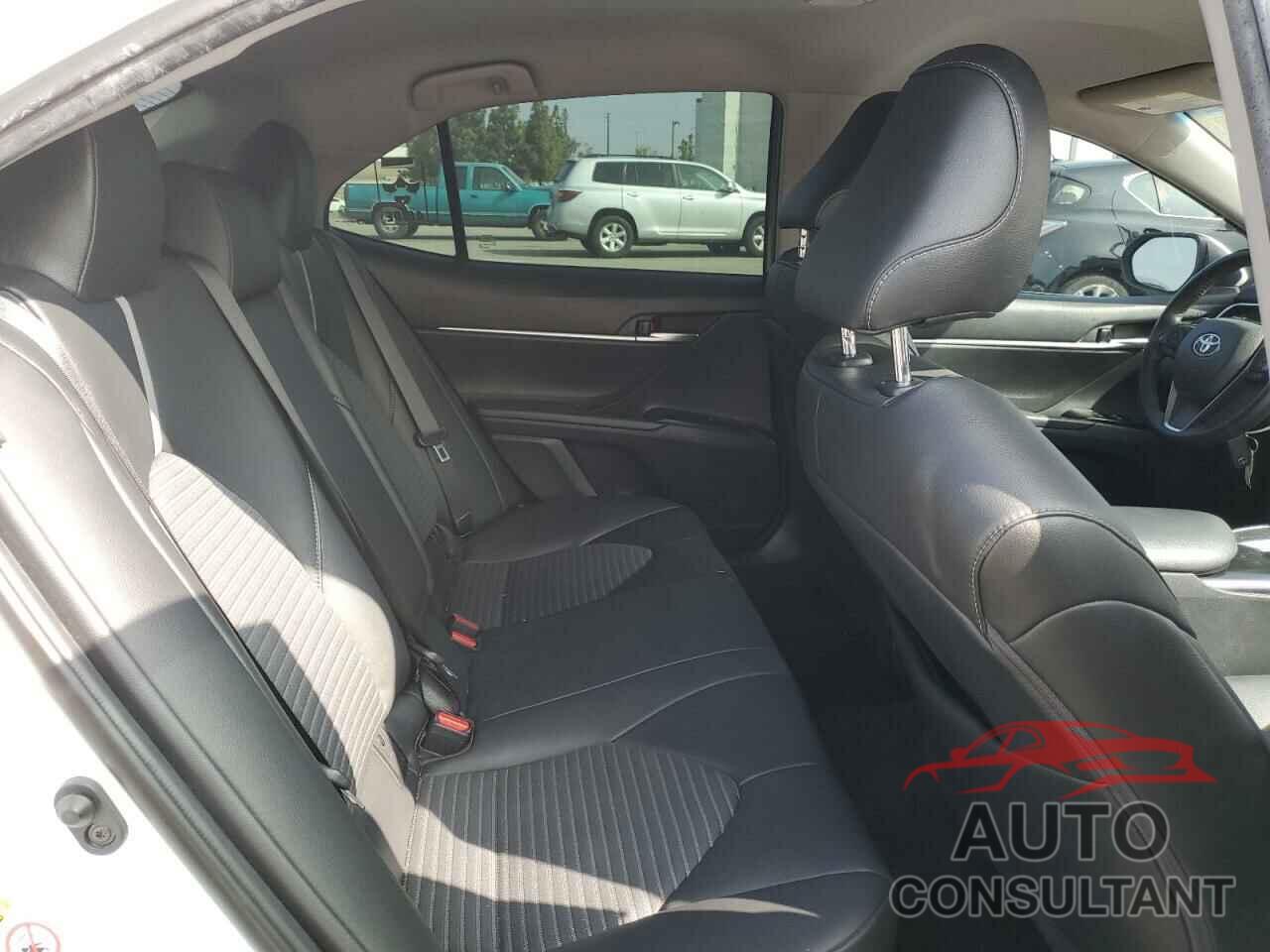TOYOTA CAMRY 2018 - 4T1B11HK2JU081381