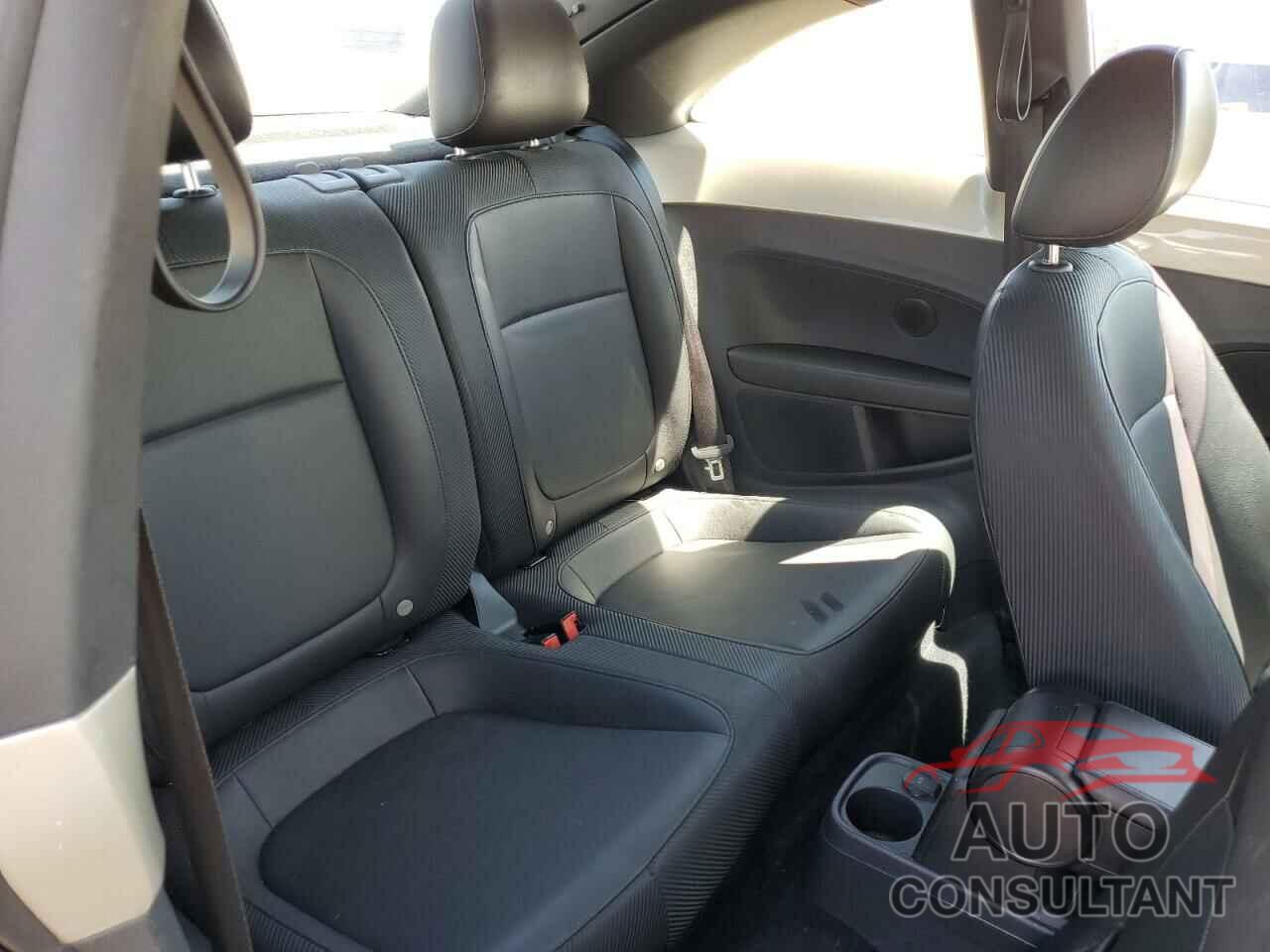 VOLKSWAGEN BEETLE 2014 - 3VWJ17AT2EM658942