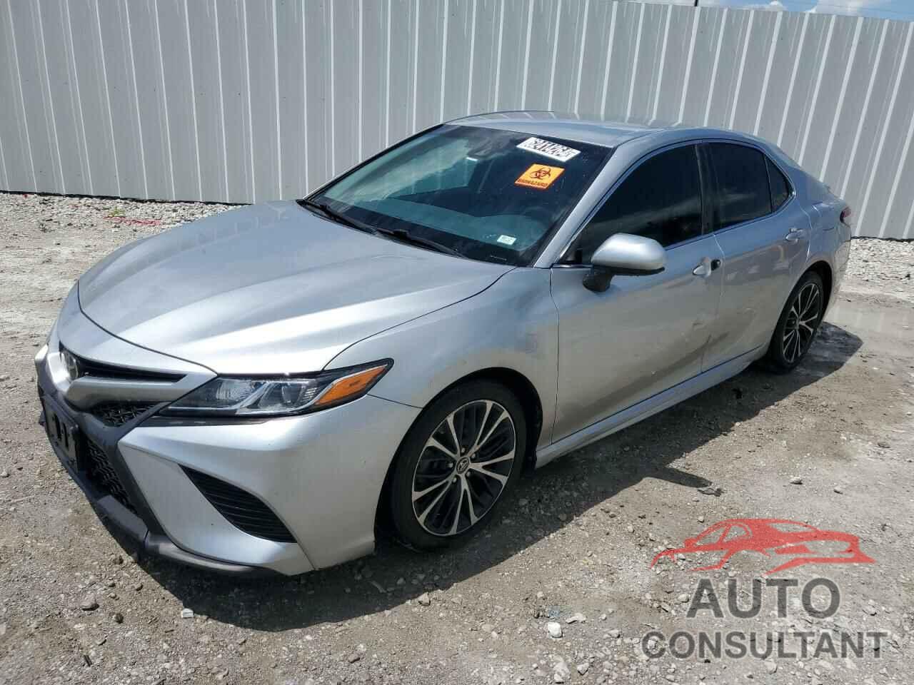 TOYOTA CAMRY 2018 - 4T1B11HK2JU581573