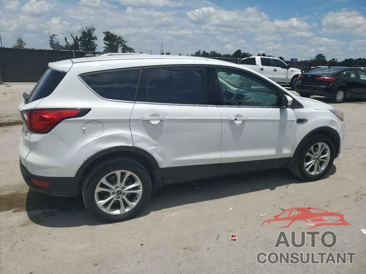 FORD ESCAPE 2019 - 1FMCU0GDXKUB95039
