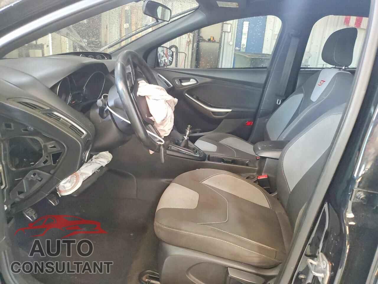 FORD FOCUS 2017 - 1FADP3L96HL221983