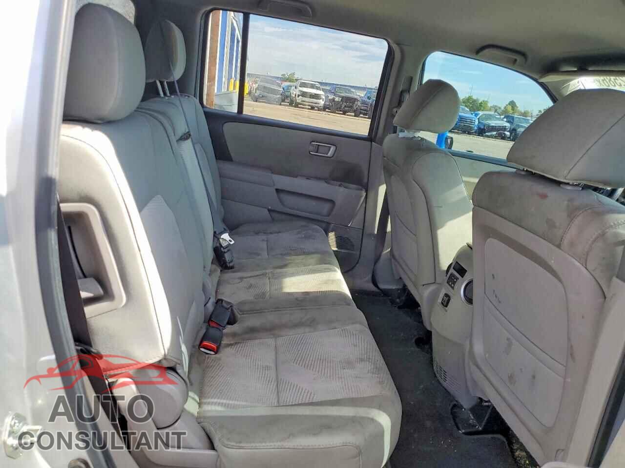 HONDA PILOT 2013 - 5FNYF4H23DB008132