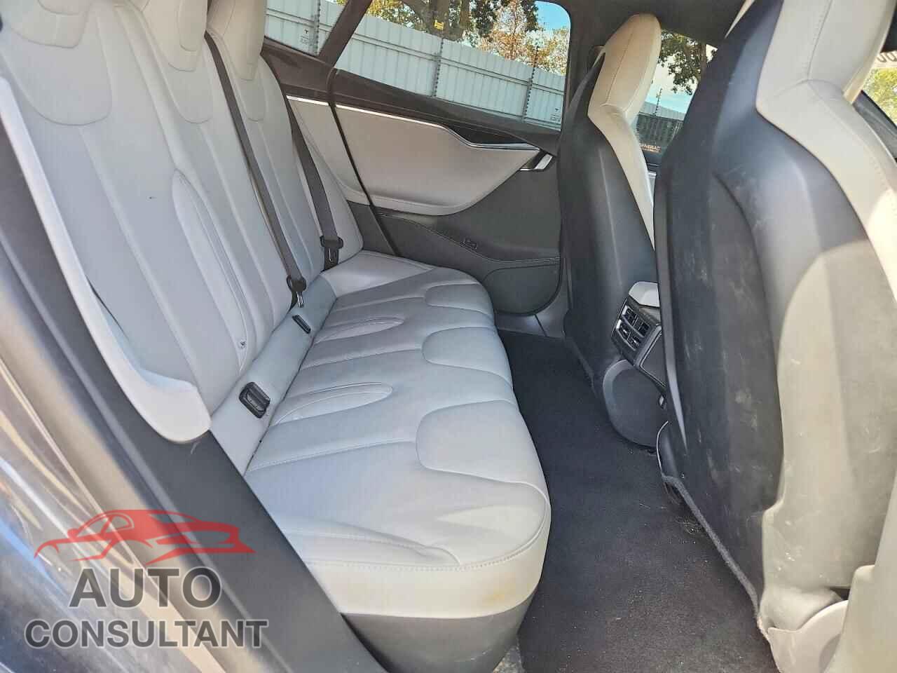 TESLA MODEL S 2015 - 5YJSA1H28FFP73309