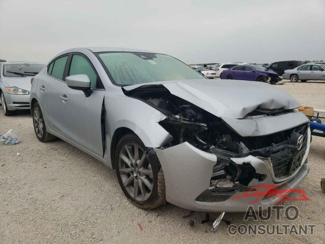 MAZDA 3 2018 - 3MZBN1V37JM205653