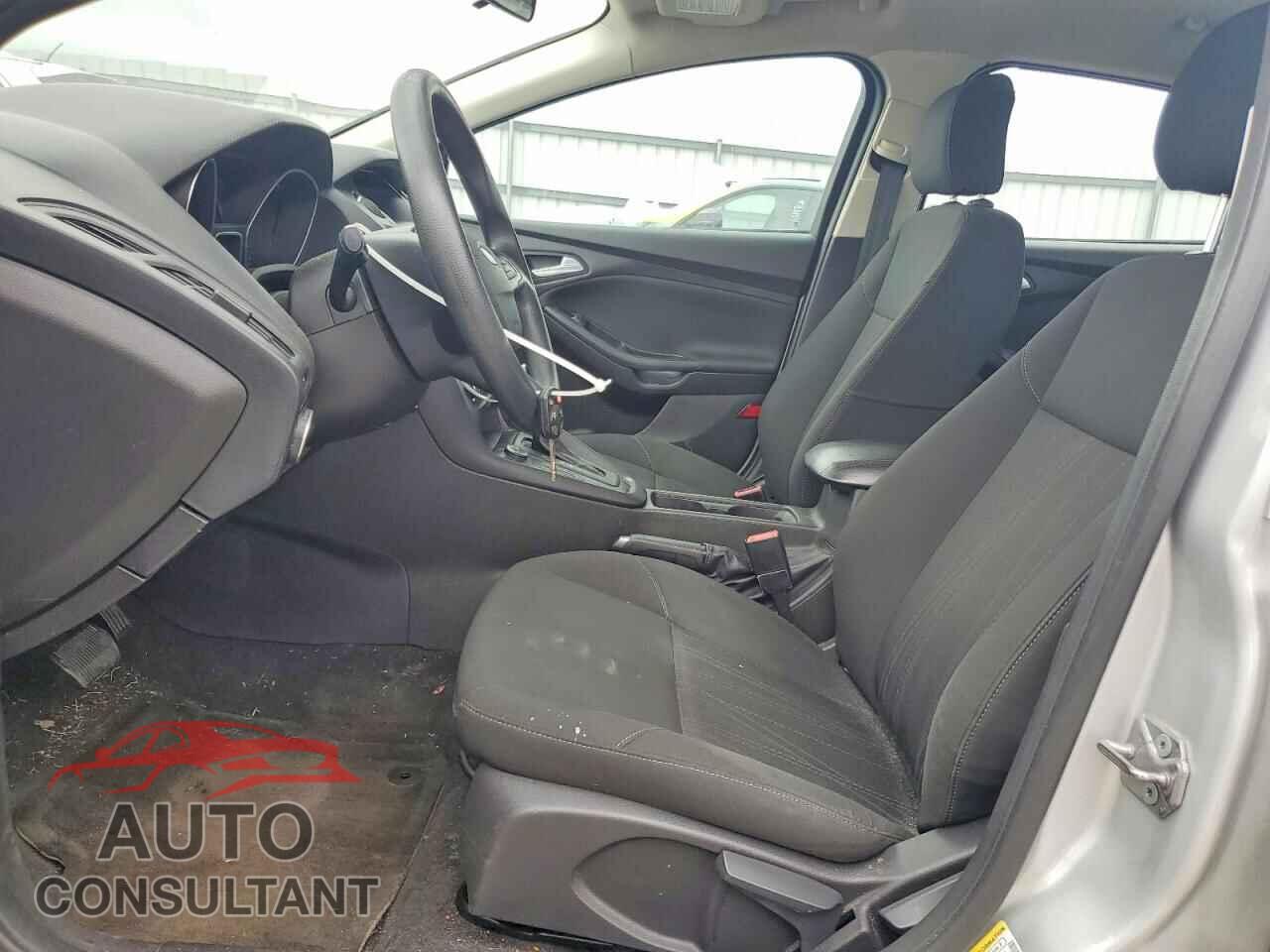 FORD FOCUS 2015 - 1FADP3F25FL379131