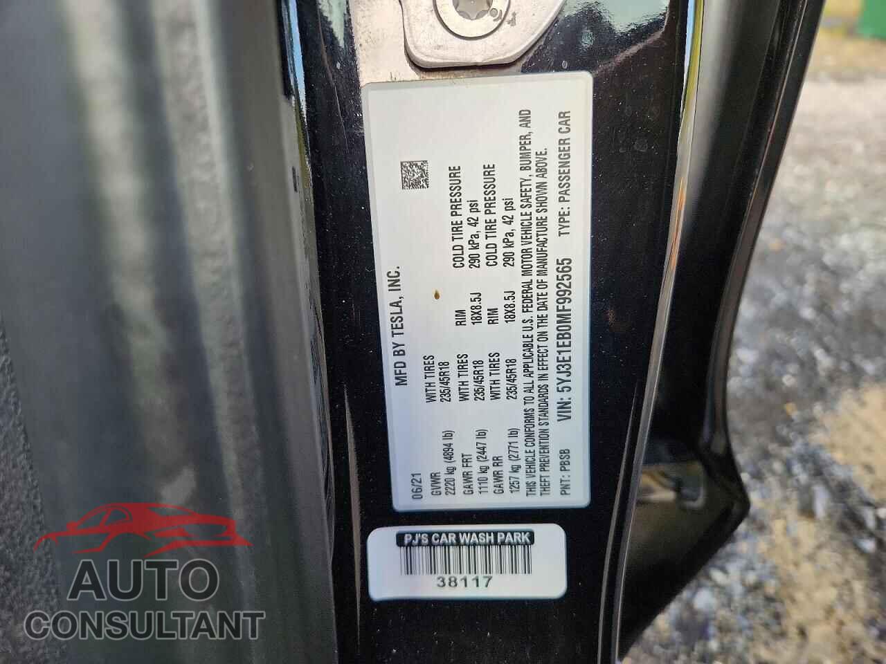 TESLA MODEL 3 2021 - 5YJ3E1EB0MF992565