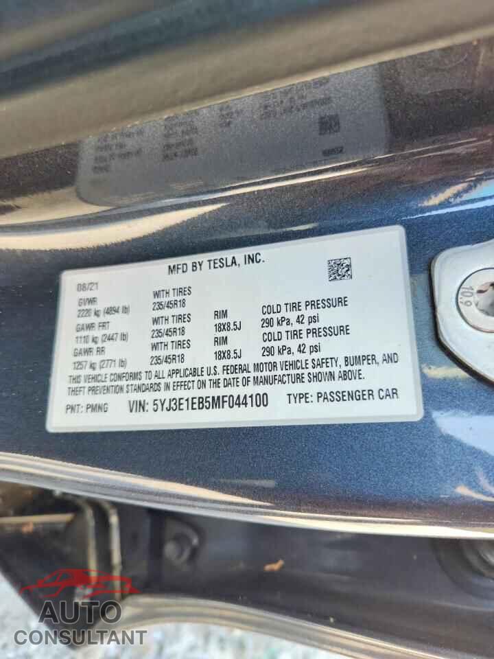 TESLA MODEL 3 2021 - 5YJ3E1EB5MF044100