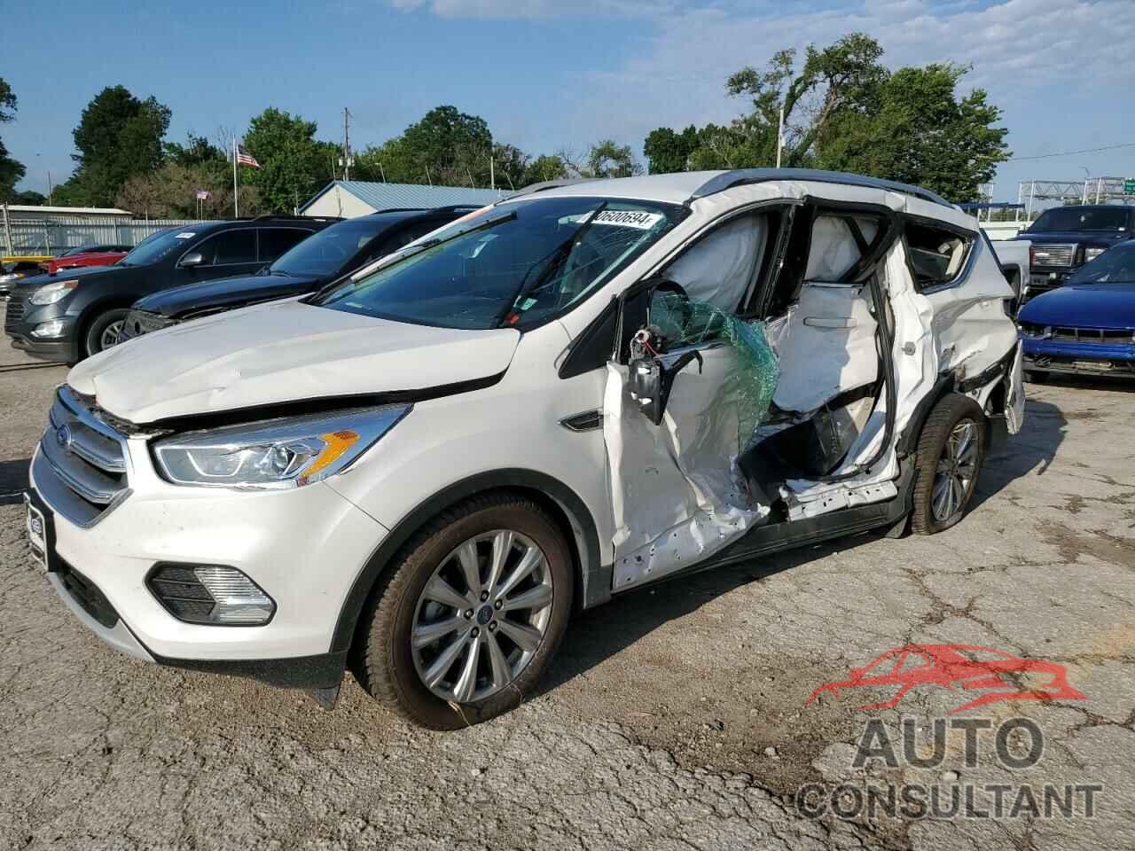 FORD ESCAPE 2017 - 1FMCU0JD0HUE72492