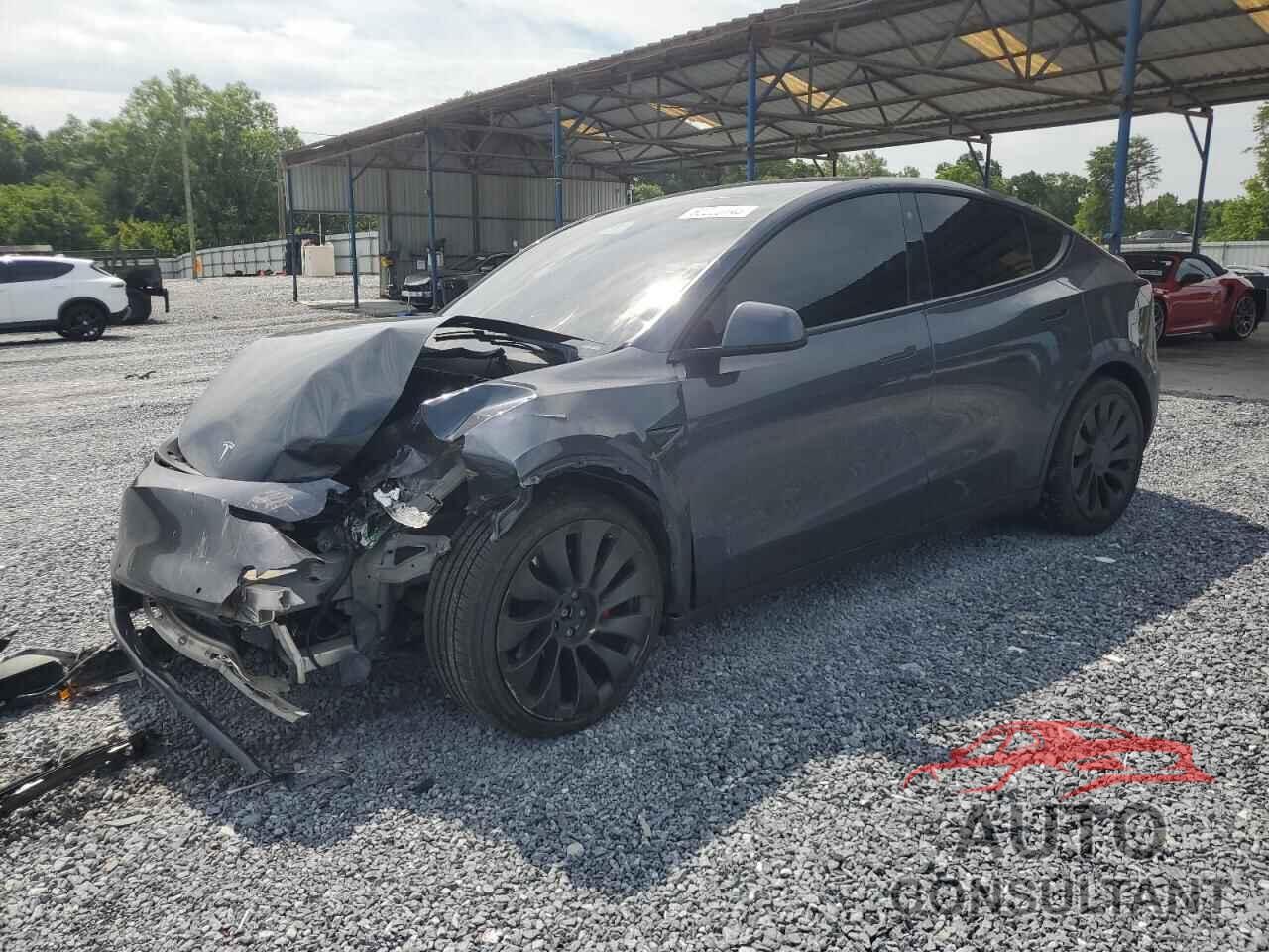 TESLA MODEL Y 2021 - 5YJYGDEF4MF072409