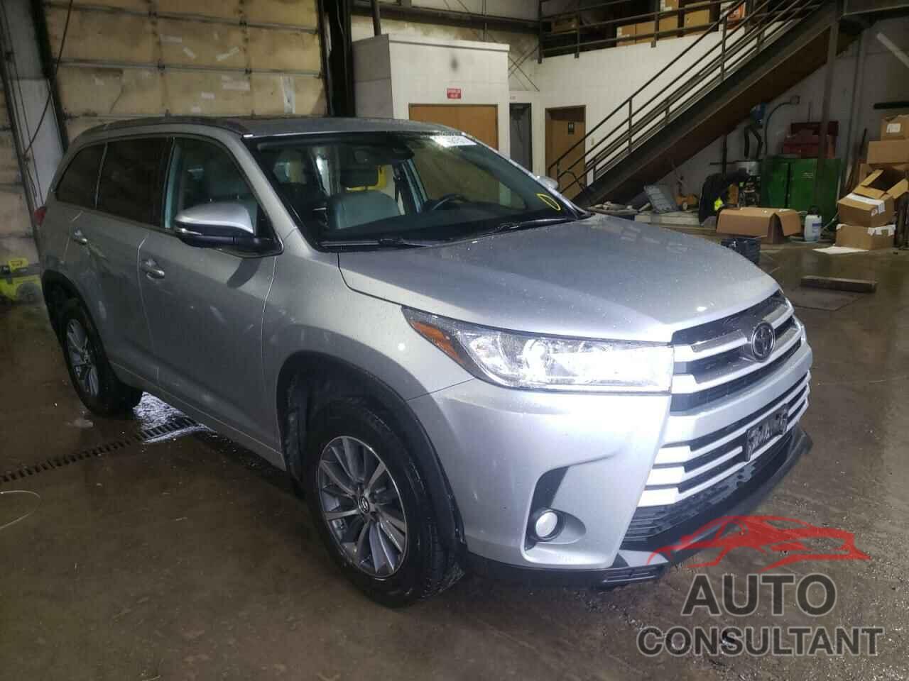 TOYOTA HIGHLANDER 2018 - 5TDJZRFH3JS845015